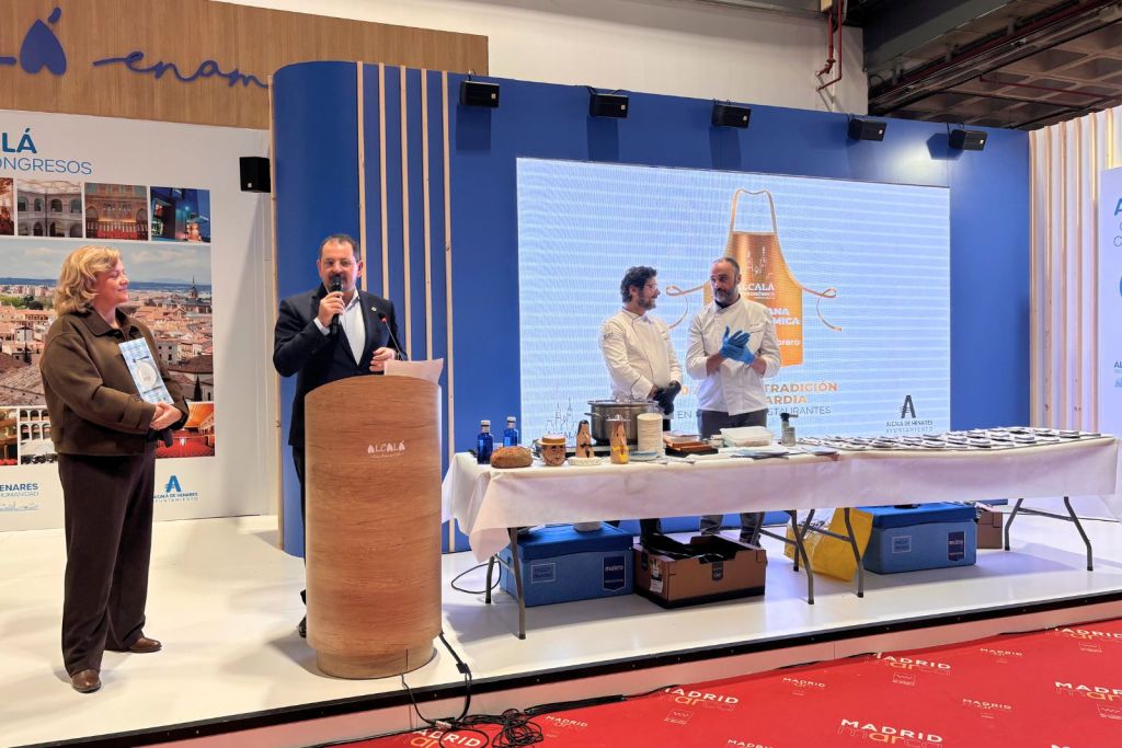 Presentación en Fitur del calendario anual de los restaurantes de Alcalá Gastronómica en Alcalá de Henares