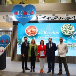 Presentación del libro '25 recetas para el XXV aniversario' en Fitur