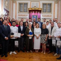 Foto de familia de premiados del Certamen Alcalá Gastronómica de Alcalá de Henares