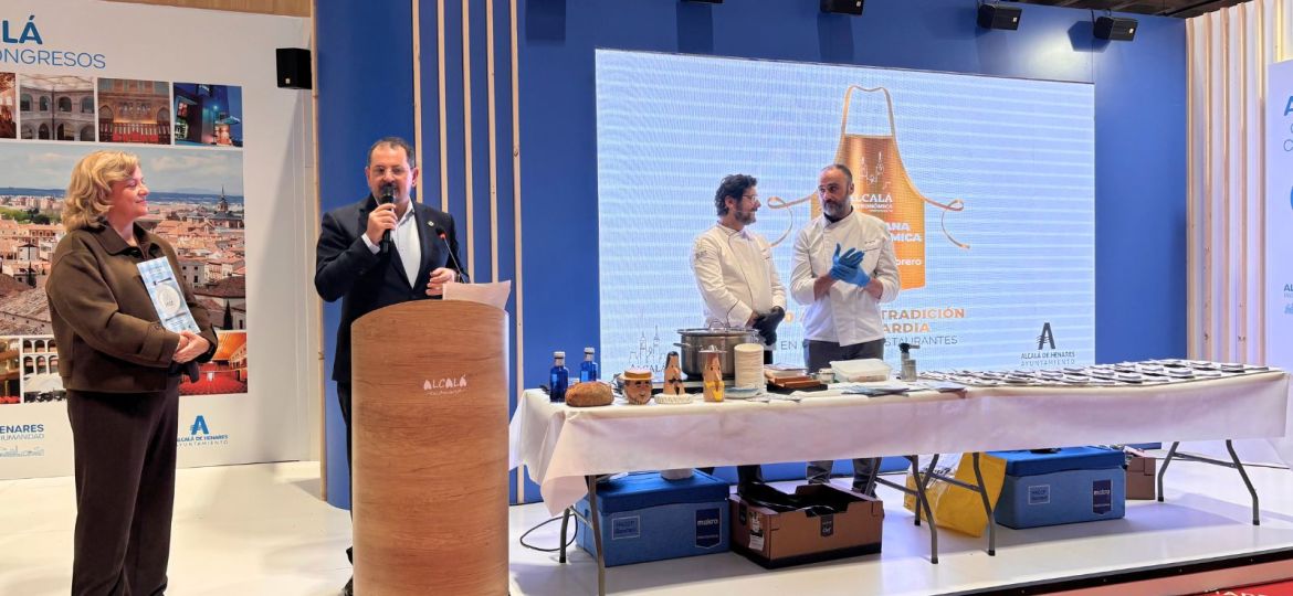 Presentación en Fitur del calendario anual de los restaurantes de Alcalá Gastronómica en Alcalá de Henares