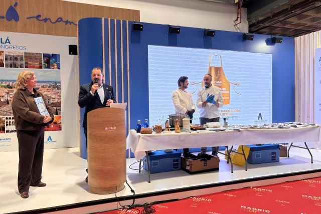 Presentación en Fitur del calendario anual de los restaurantes de Alcalá Gastronómica en Alcalá de Henares